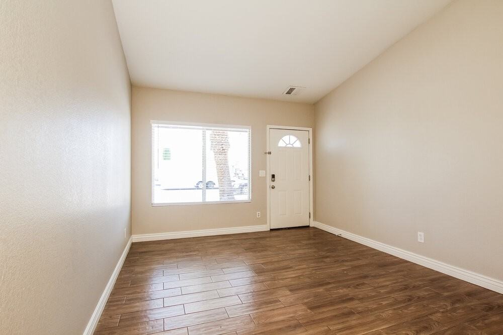 7014 W Canterbury Dr - Photo 3 of 16