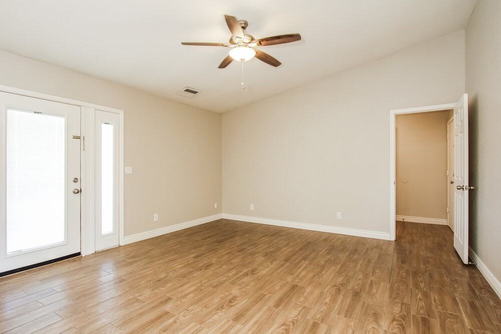 7014 W Canterbury Dr - Photo 5 of 16