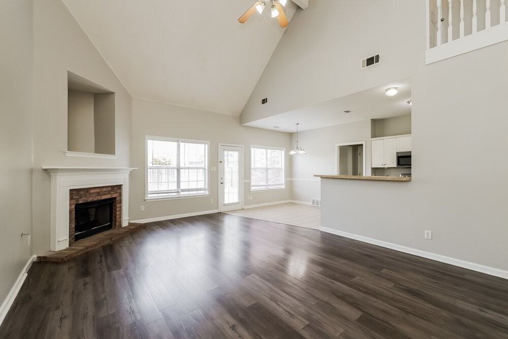 10076 Sutton Ridge Ln - Photo 4 of 17