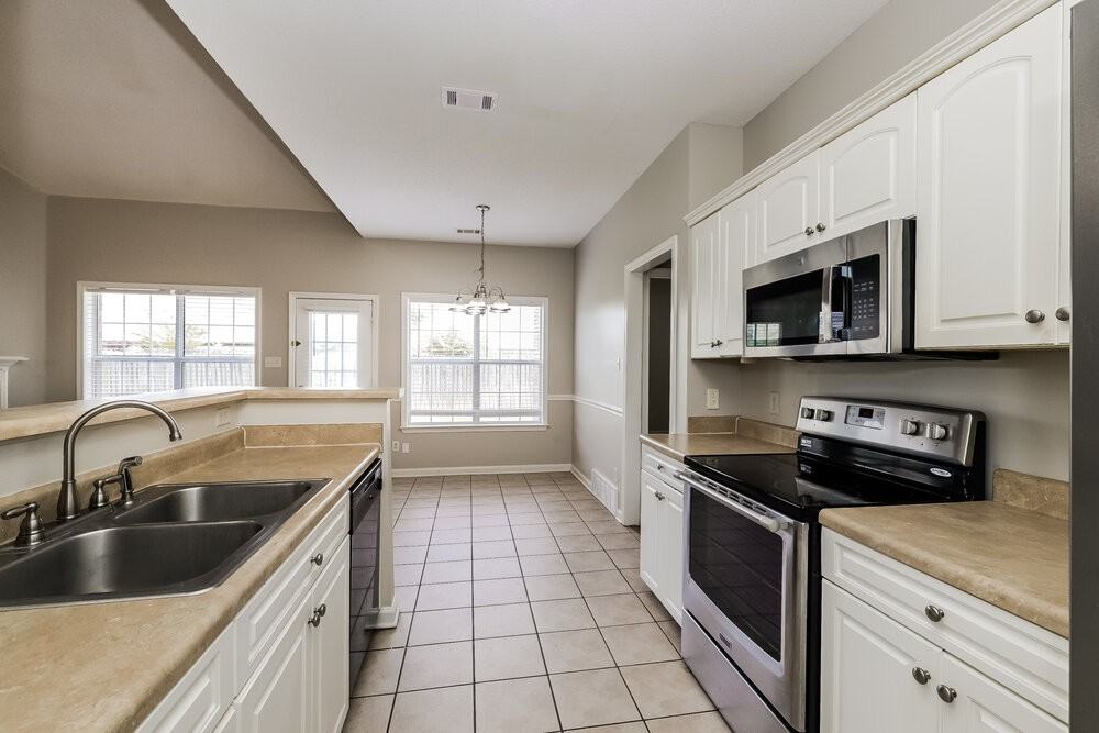 10076 Sutton Ridge Ln - Photo 7 of 17