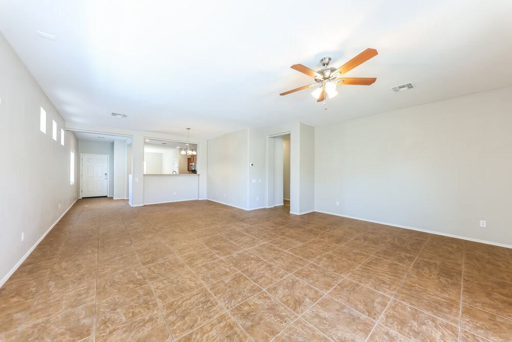 5438 W Pollack St - Photo 4 of 16