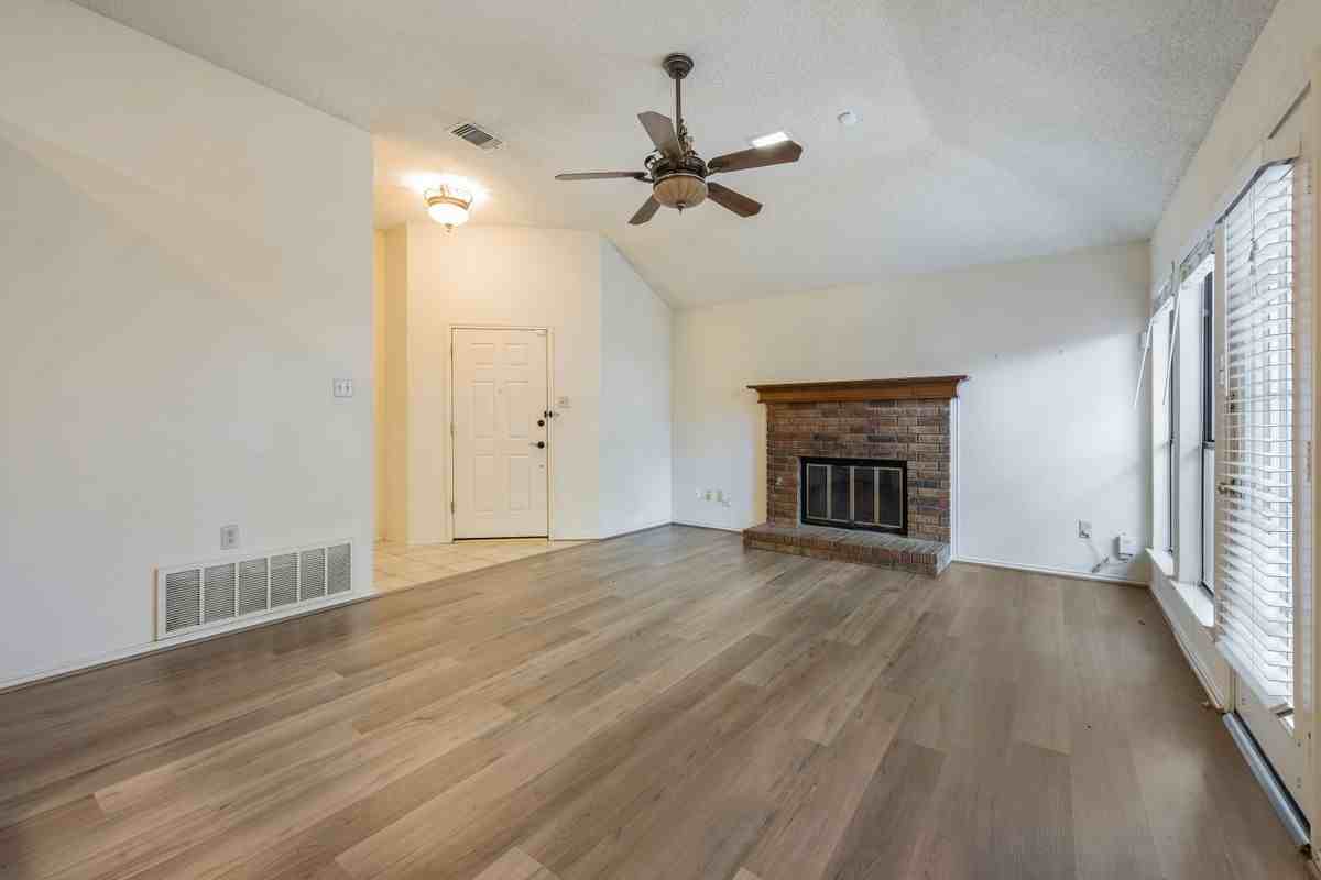 2016 Hearthside Ln - Photo 3 of 16