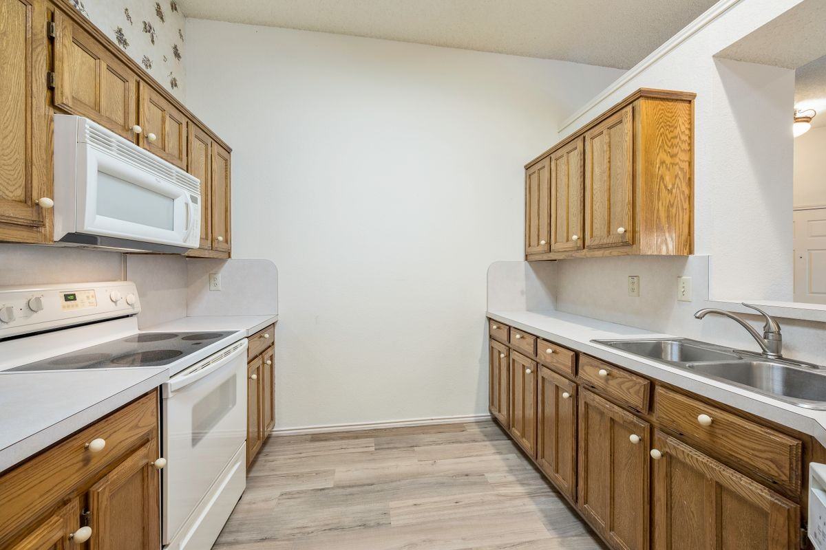 2016 Hearthside Ln - Photo 7 of 16