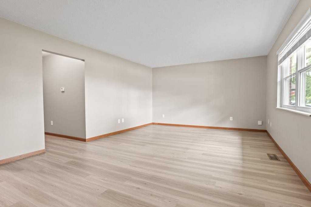3477 Redbud Dr - Photo 4 of 7