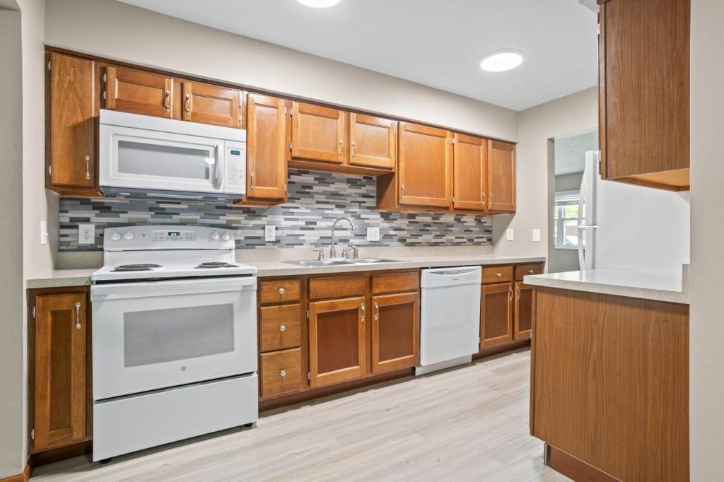 3477 Redbud Dr - Photo 3 of 7