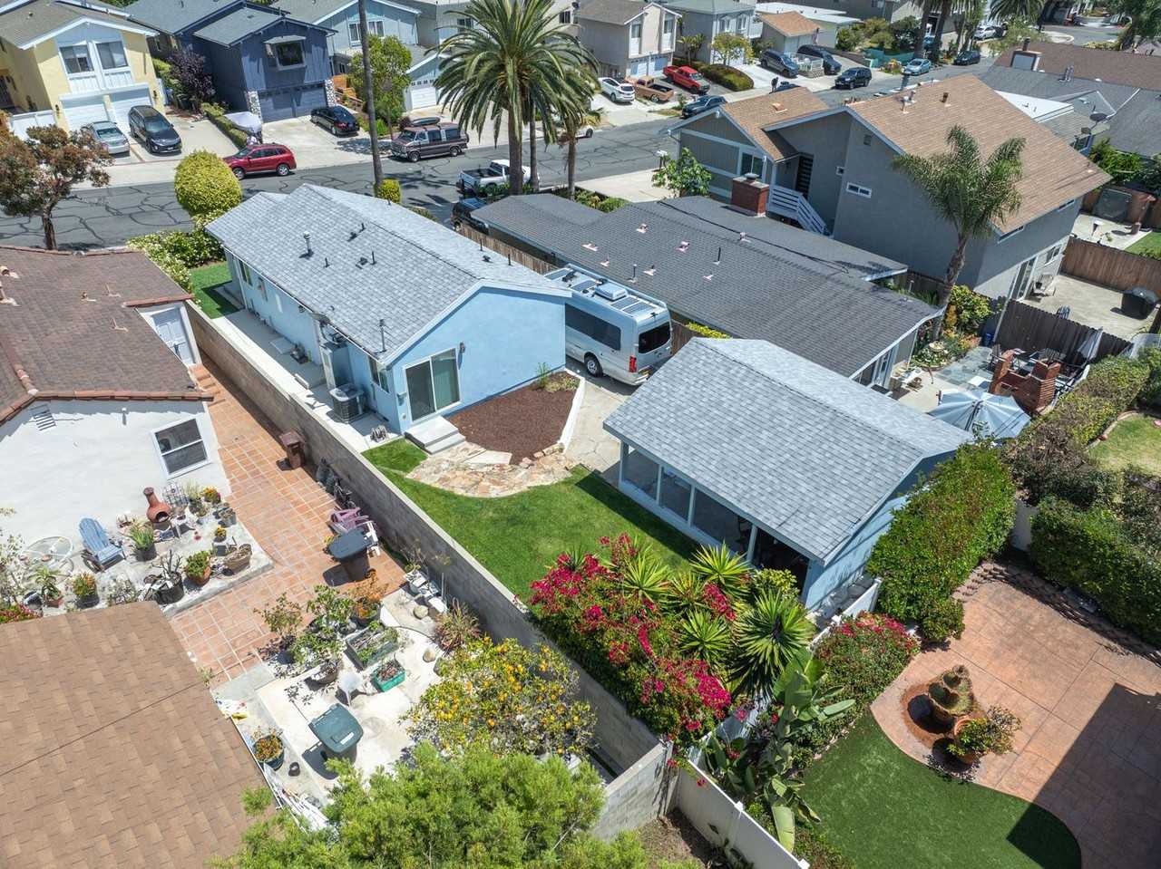 33895 Alcazar Dr - Photo 3 of 42