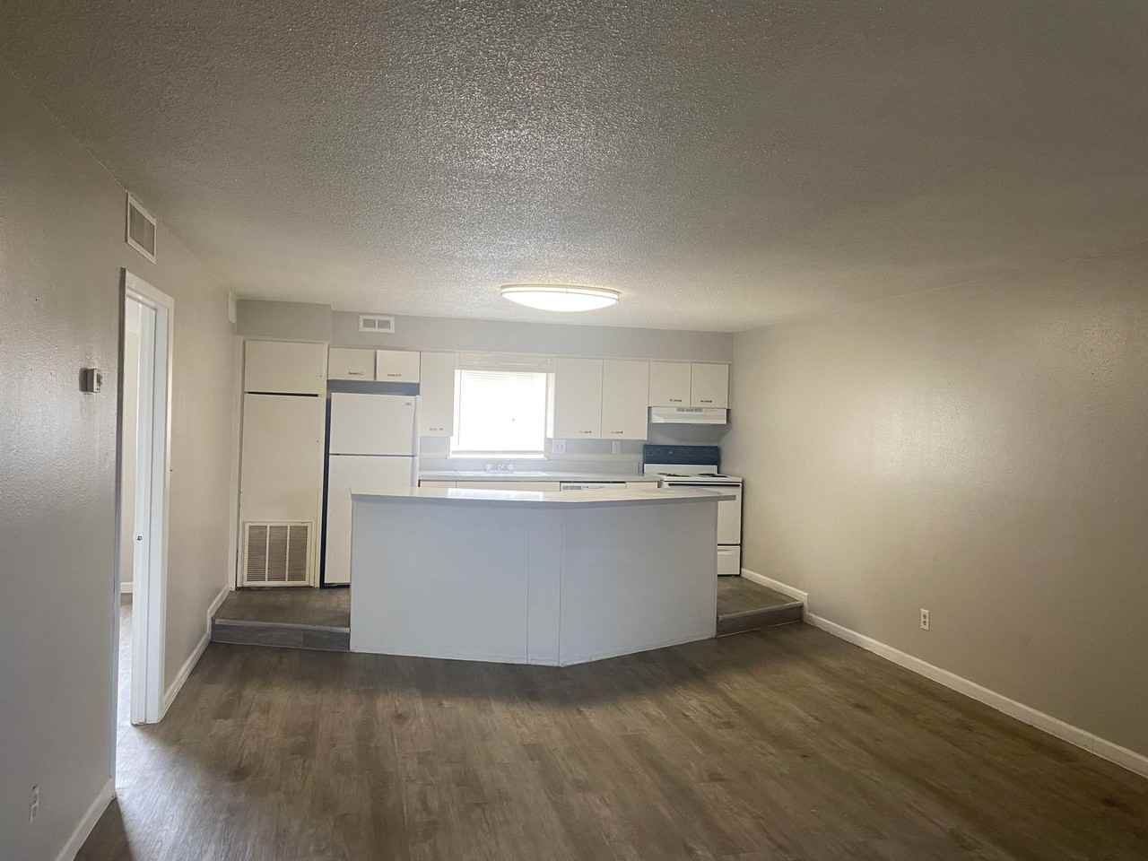 West Oaks Apartments - Photo 4 of 14