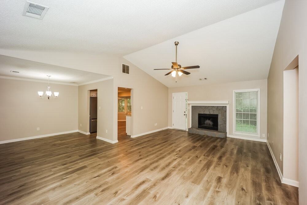 10916 Clearwater Dr - Photo 5 of 17