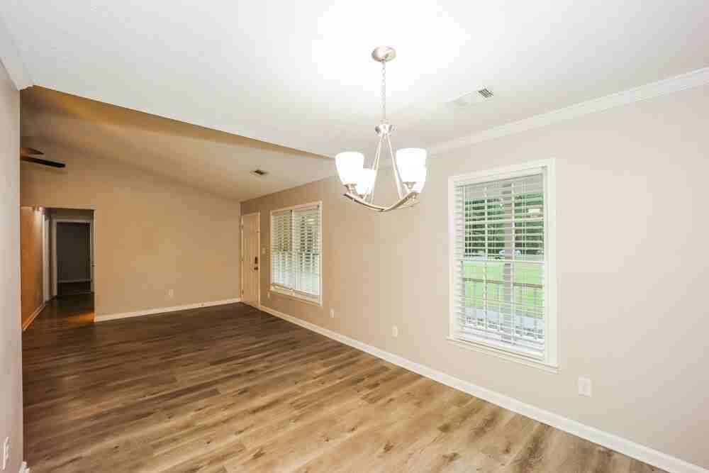 10916 Clearwater Dr - Photo 7 of 17