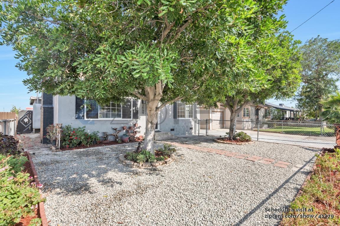 2460 Citrus View Ave - Photo 2 of 24