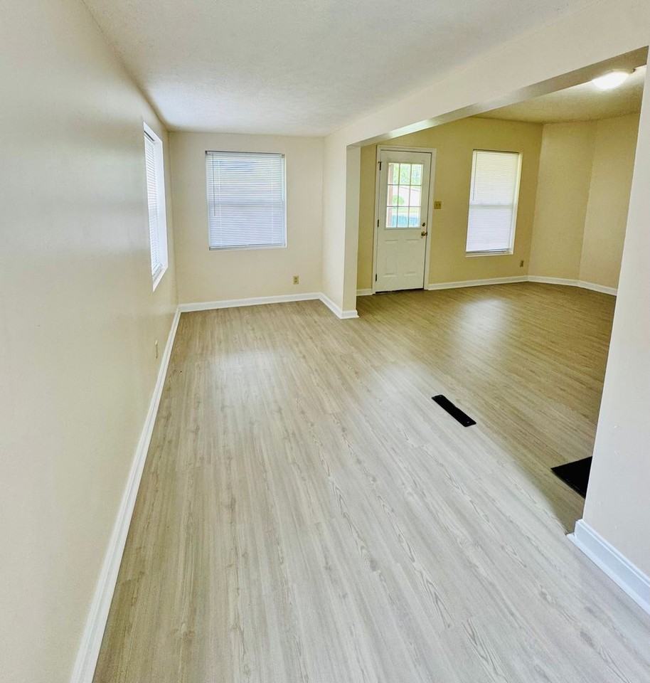 2220 S Main St - Photo 3 of 13