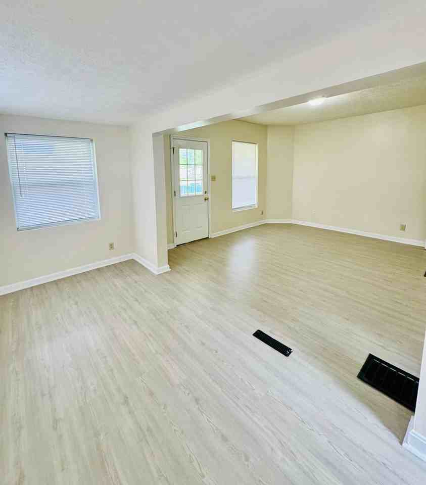 2220 S Main St - Photo 4 of 13