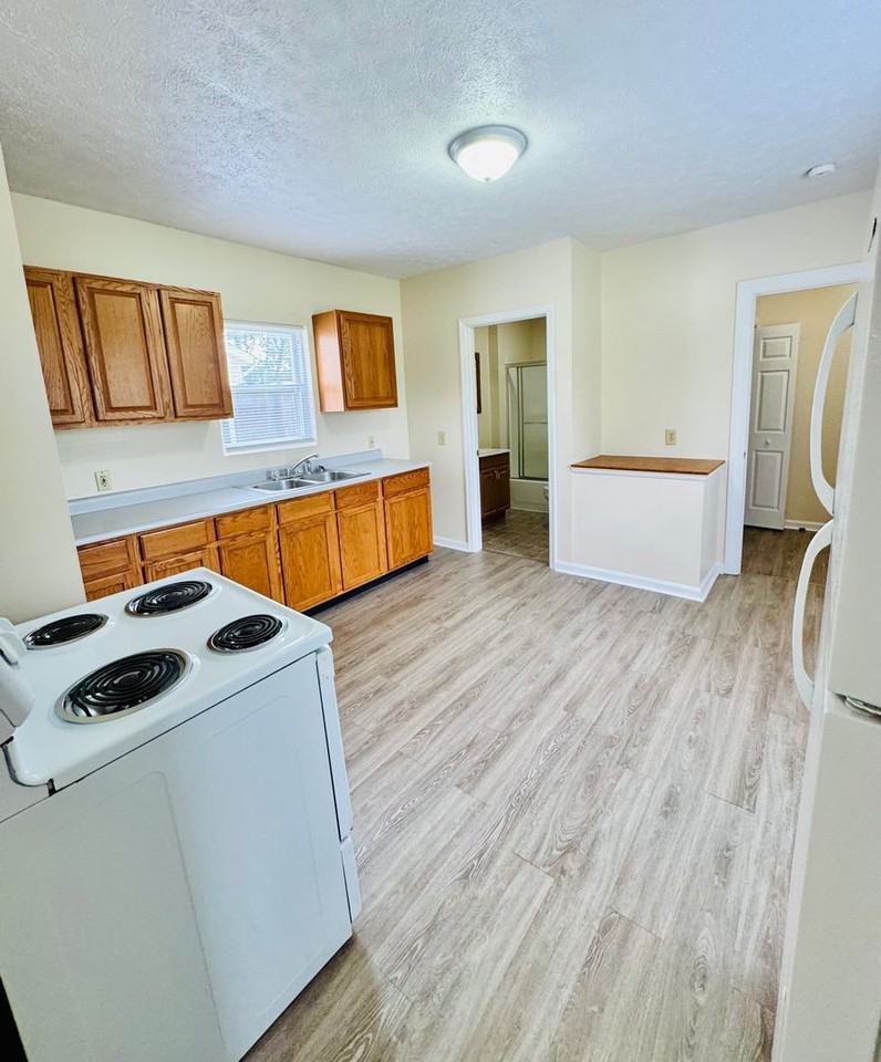 2220 S Main St - Photo 5 of 13