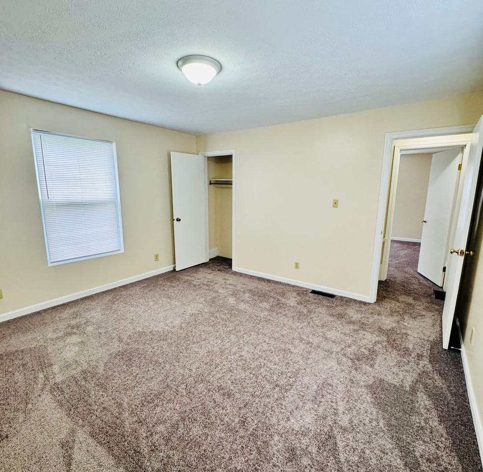 2220 S Main St - Photo 6 of 13