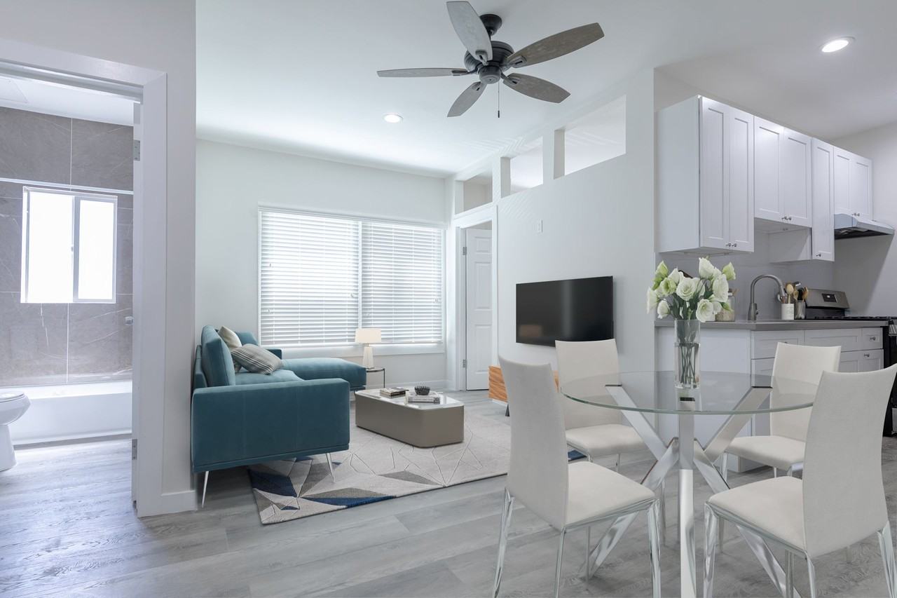 Modern and Charming Junior 1 - Photo 3 of 12