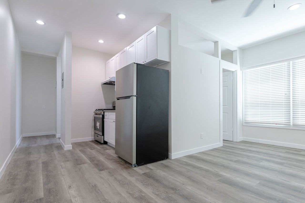 Modern and Charming Junior 1 - Photo 5 of 12