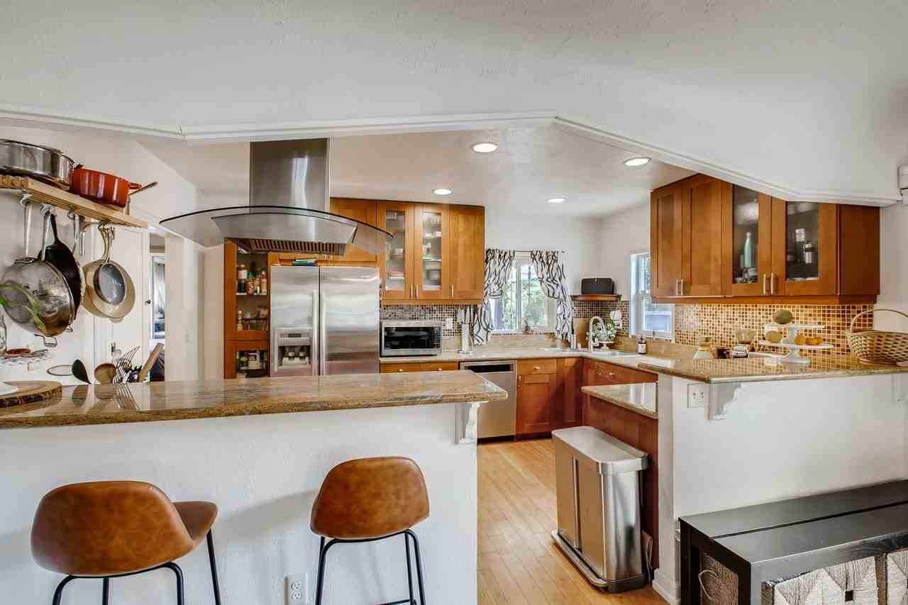 3375 32nd St - Photo 4 of 28