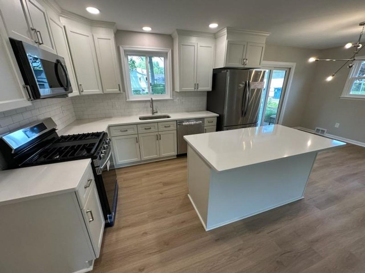 7504 Gresham St - Photo 4 of 27