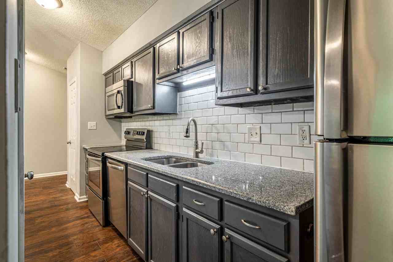 1320 Park Glen Dr - Photo 3 of 20