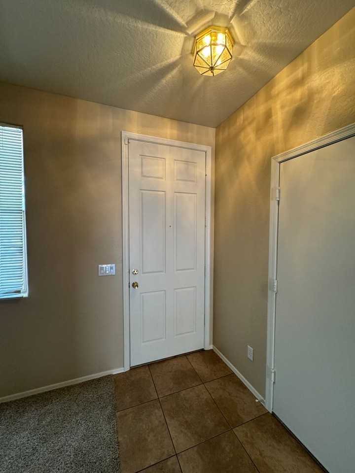 3422 W Leodra Ln - Photo 3 of 34