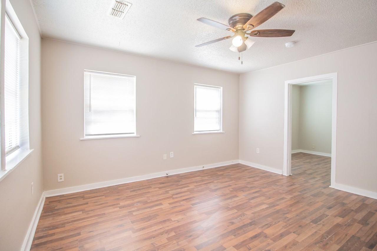 1408 24th St - Photo 3 of 15