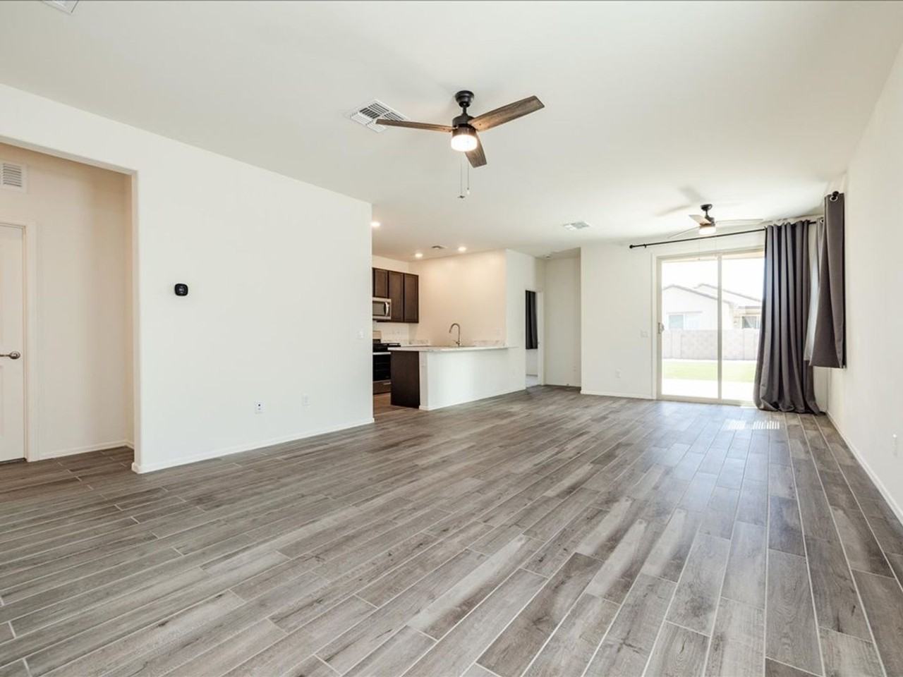 10560 W Waveland Dr - Photo 3 of 23