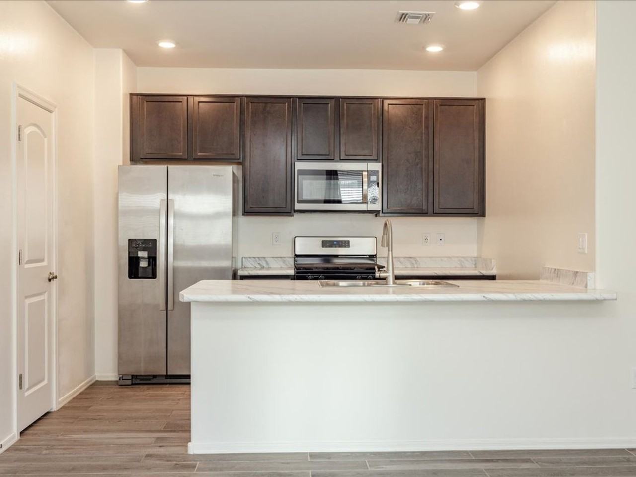 10560 W Waveland Dr - Photo 5 of 23