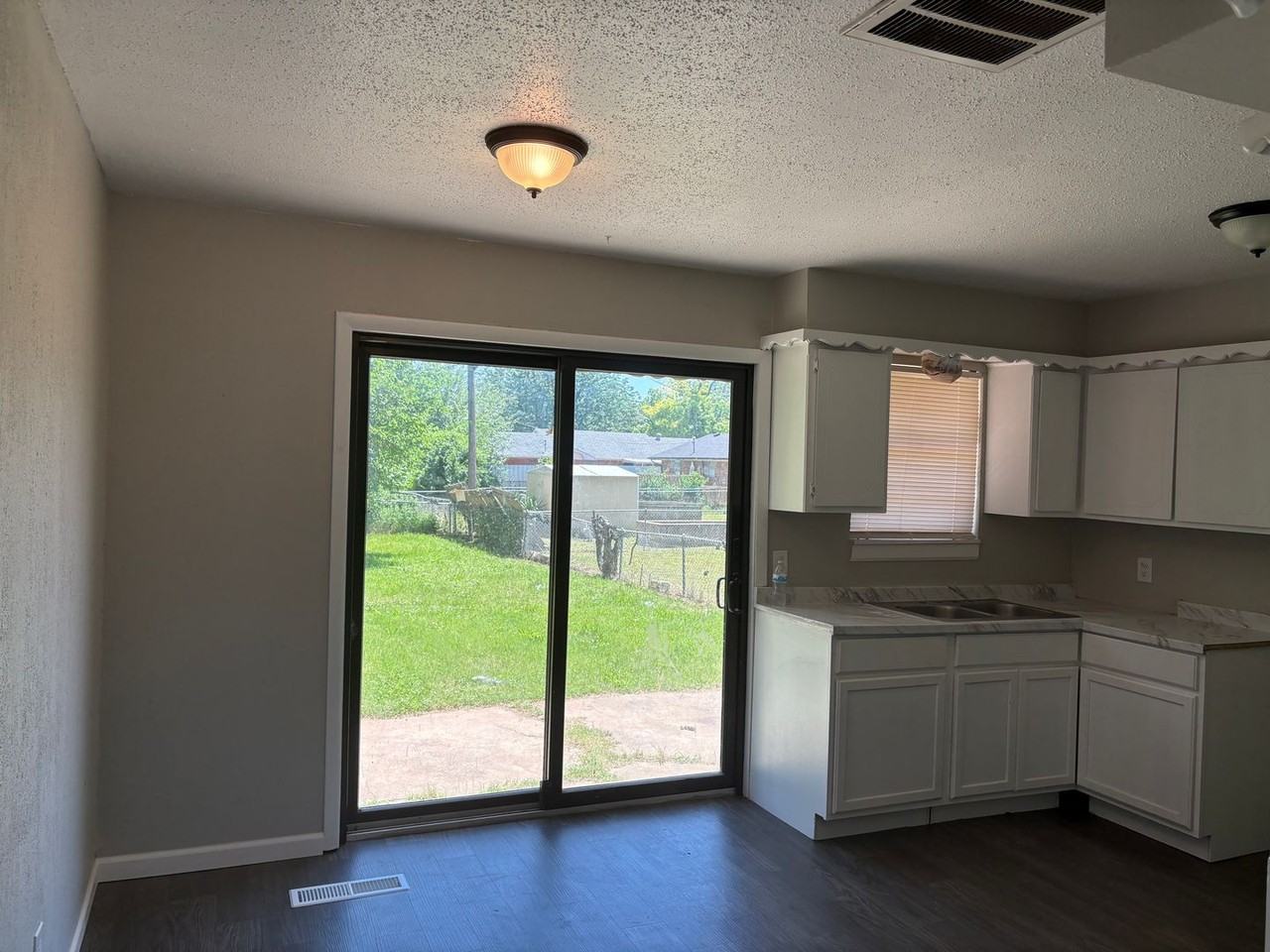 1028 Sw 64th St - Photo 3 of 19