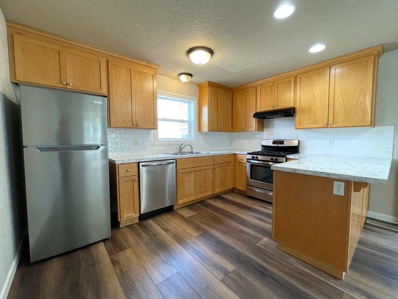 9322 N Macrum Ave - Photo 4 of 24