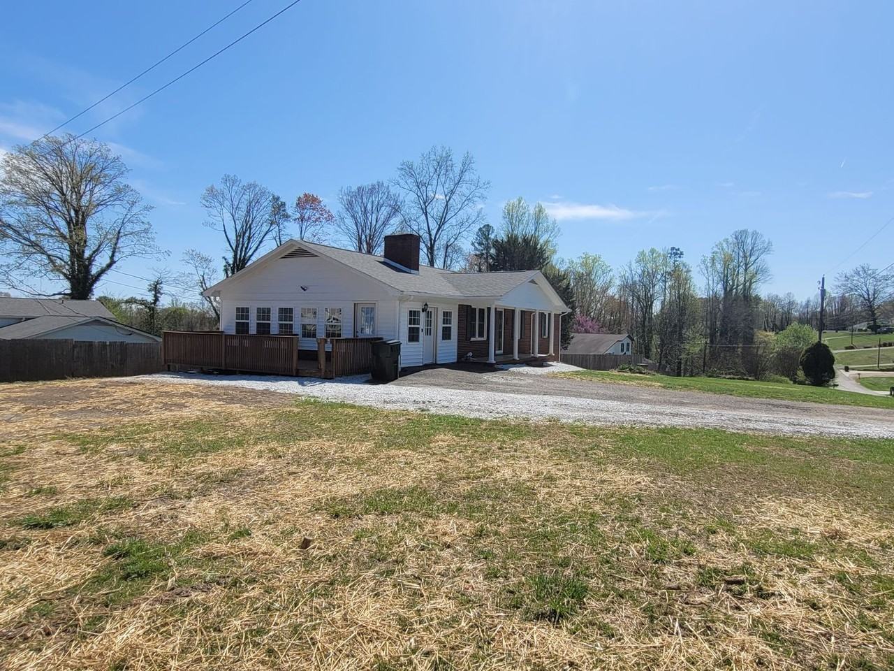 111 Noonkester Dr - Photo 2 of 20