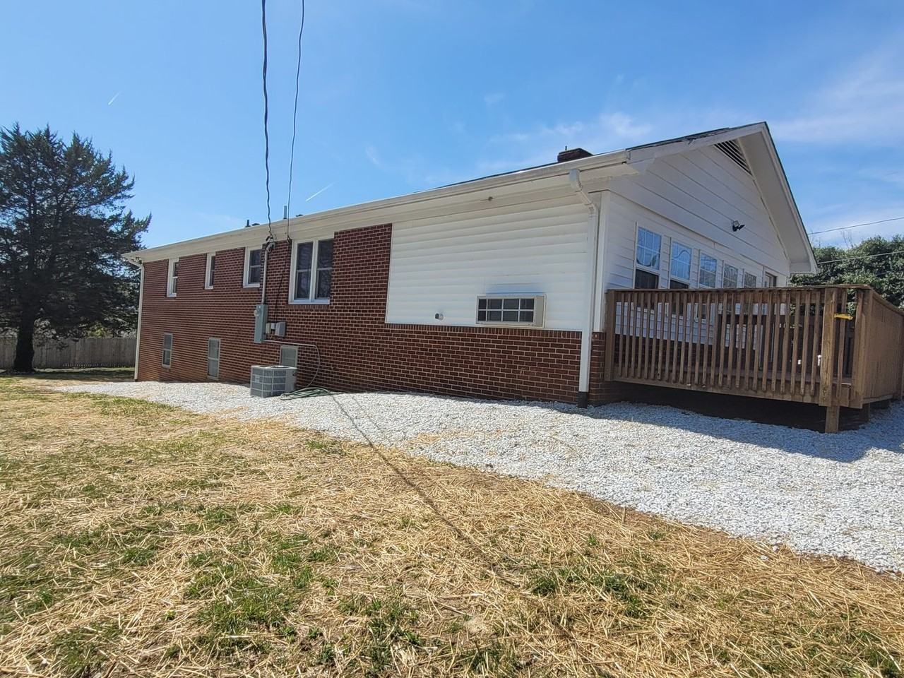 111 Noonkester Dr - Photo 3 of 20