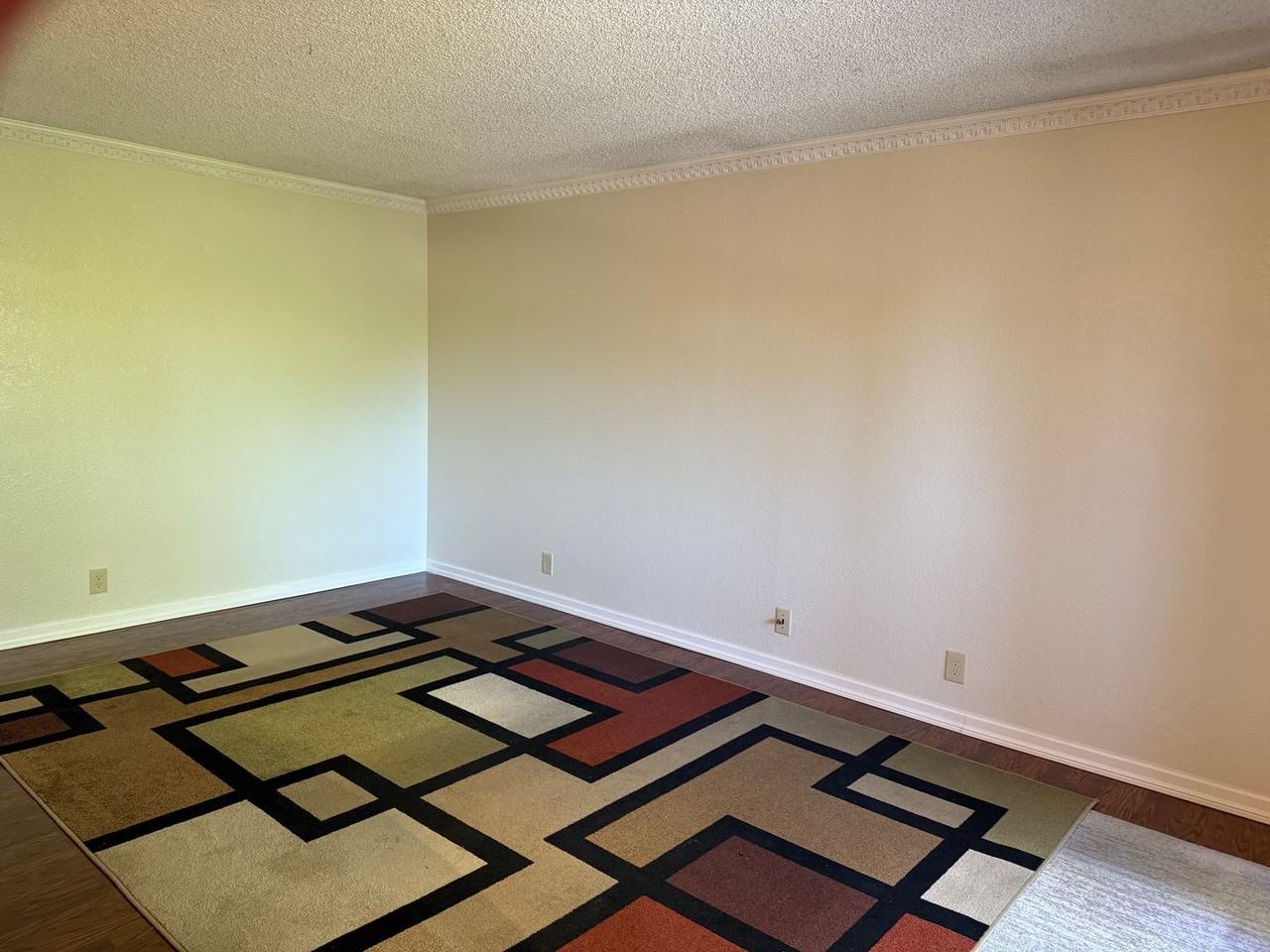 256 Stonegate Cir - Photo 2 of 10