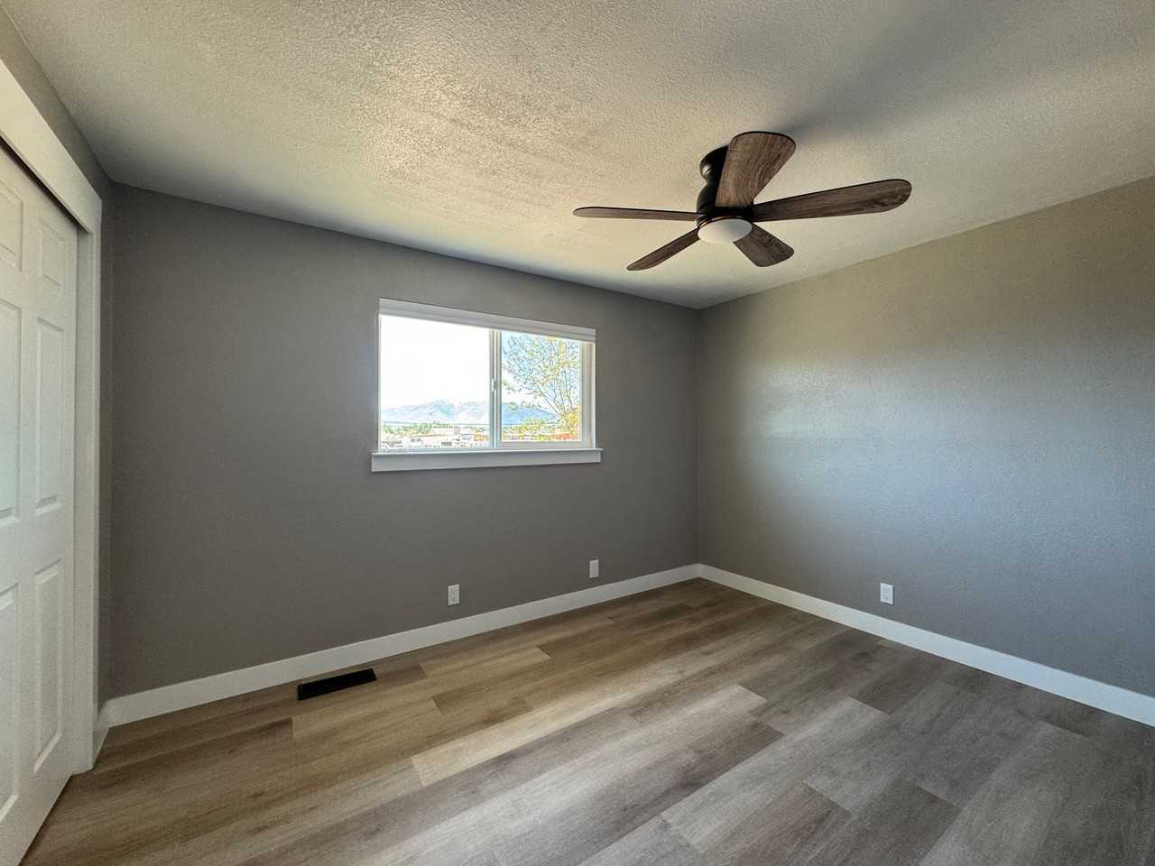 11870 Chesapeake Dr - Photo 2 of 10