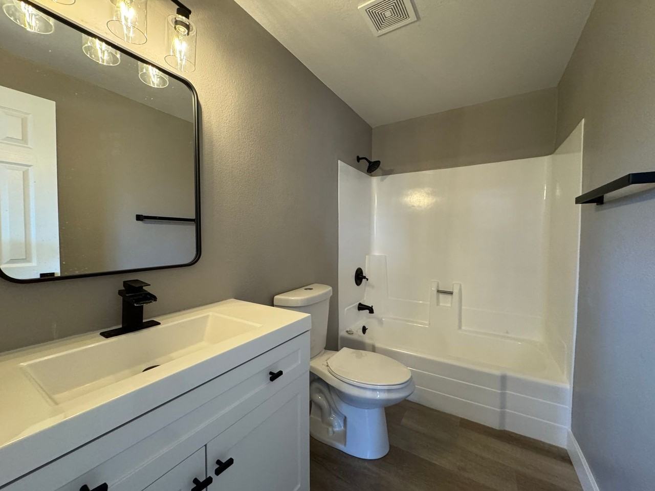 11870 Chesapeake Dr - Photo 3 of 10