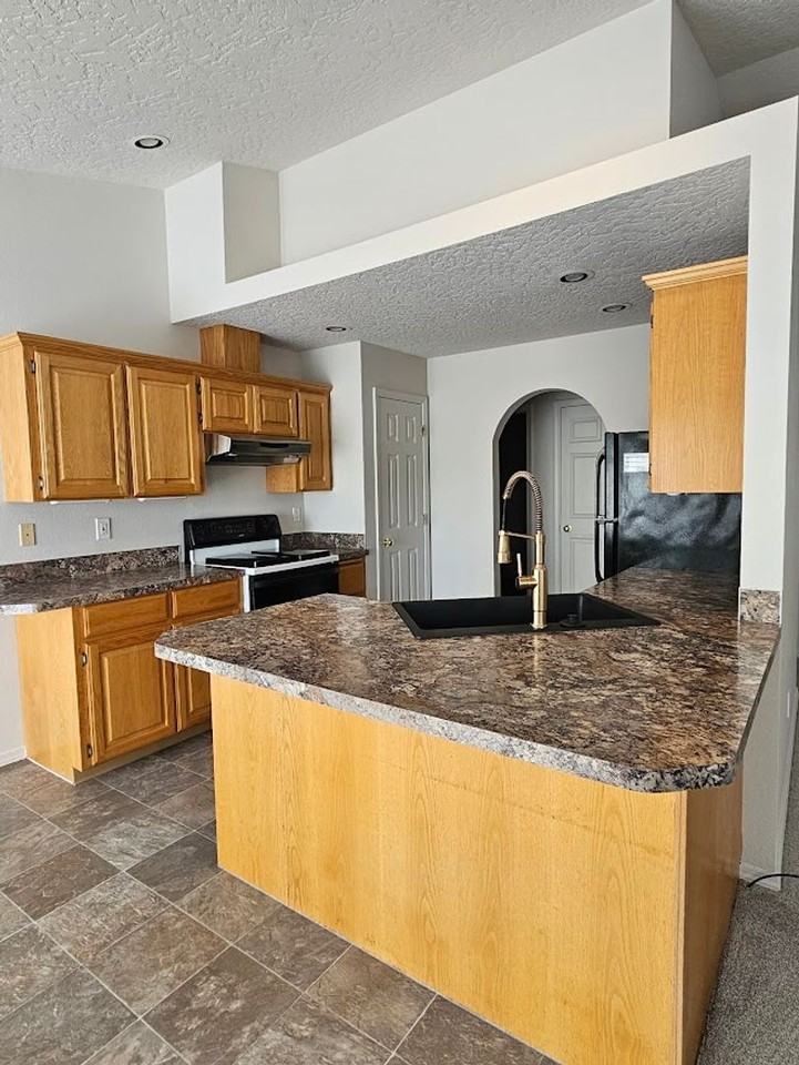 991 W Pennwood St - Photo 3 of 20