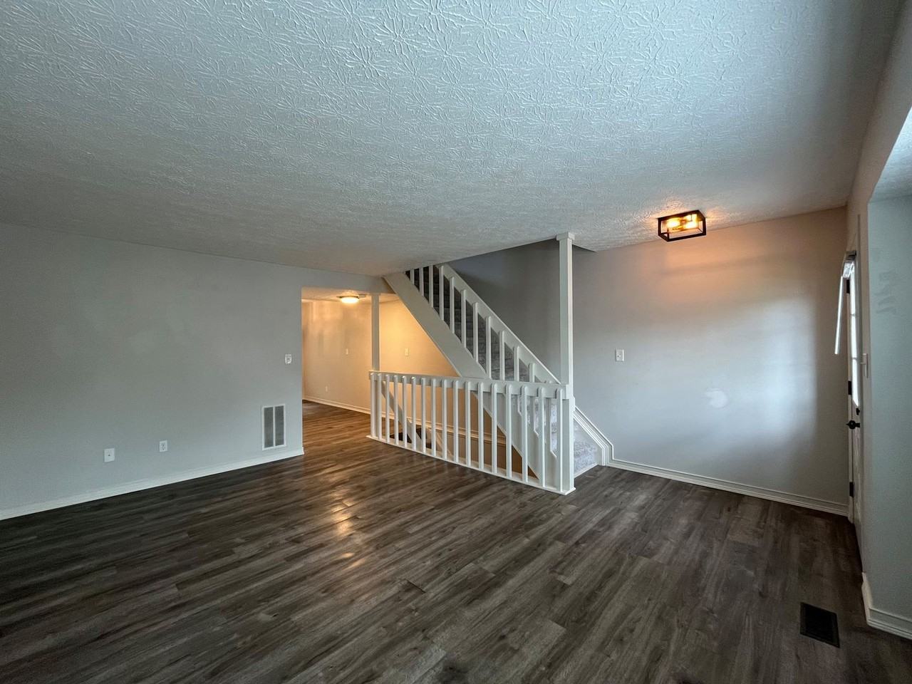 869 Charnwood Ln - Photo 2 of 8