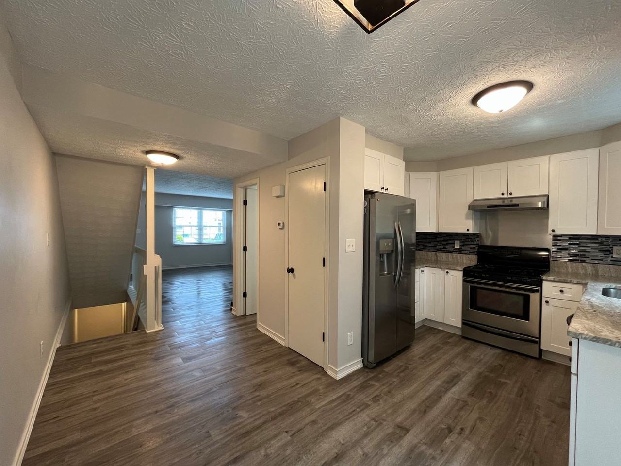 869 Charnwood Ln - Photo 3 of 8