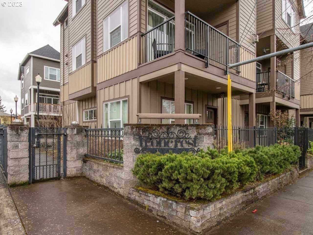 494 Ne Cleveland Ave - Photo 2 of 26