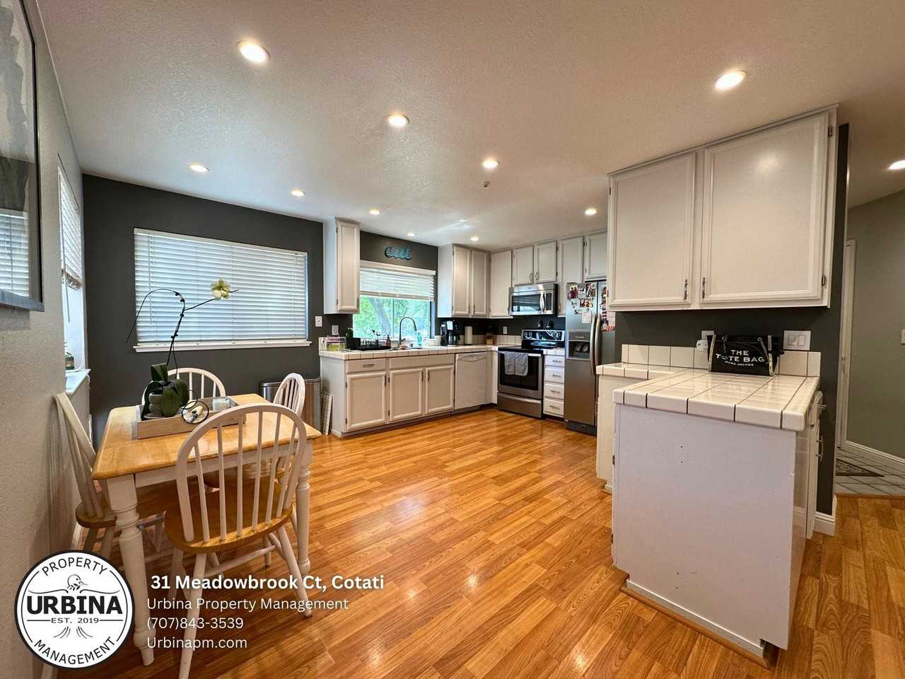 31 Meadowbrook Ct - Photo 2 of 18