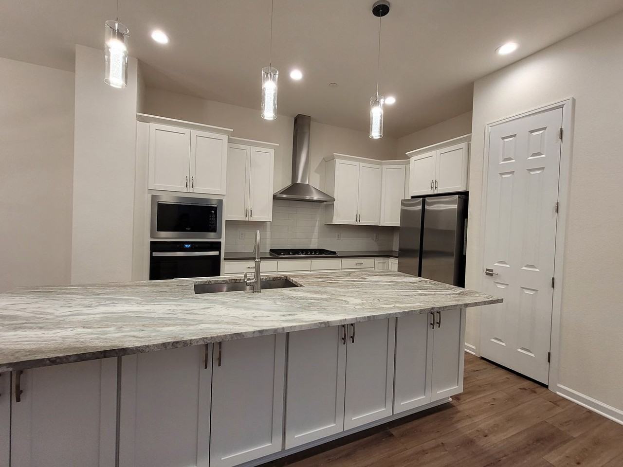 820 Promenade Dr - Photo 2 of 36