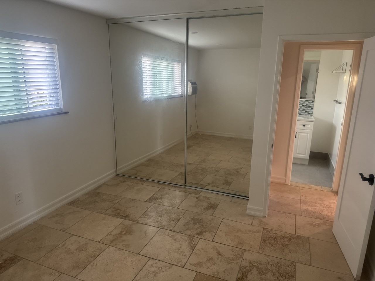 713 E Elder St #4 - Photo 5 of 9