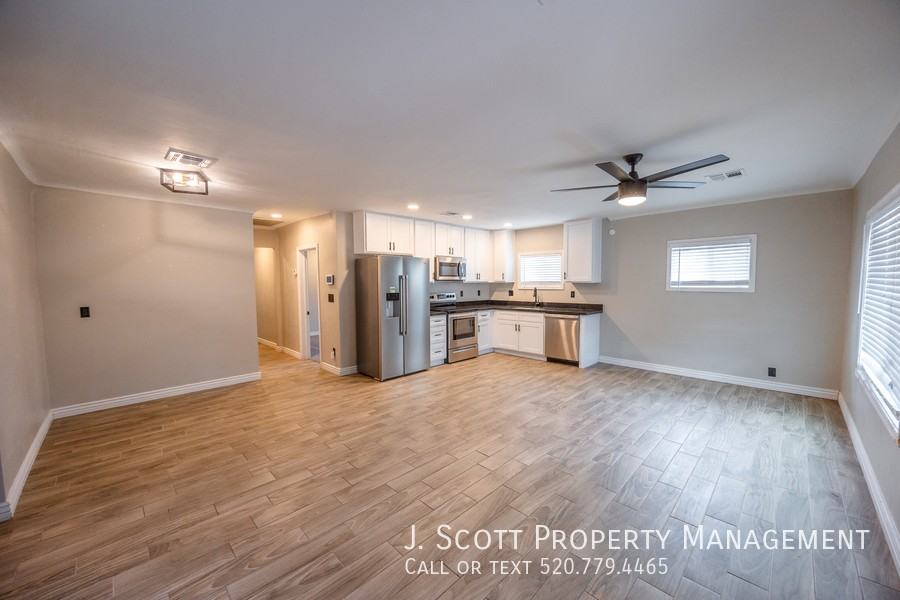 649 W 1st St - Photo 2 of 13