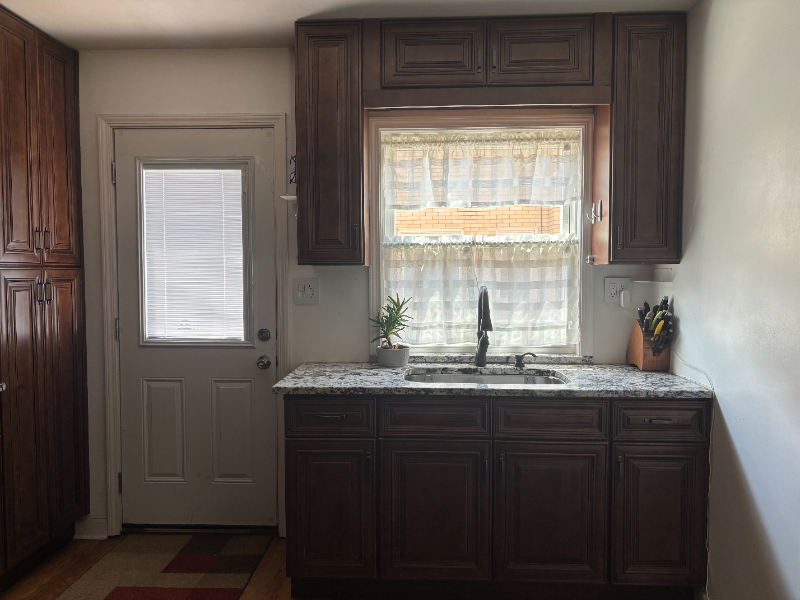 1544 Forest Ave - Photo 2 of 9