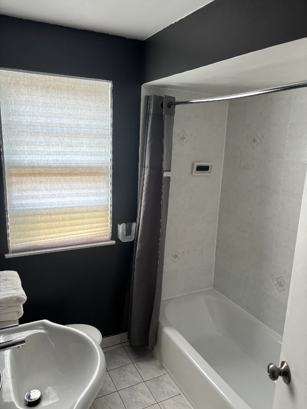 1544 Forest Ave - Photo 3 of 9