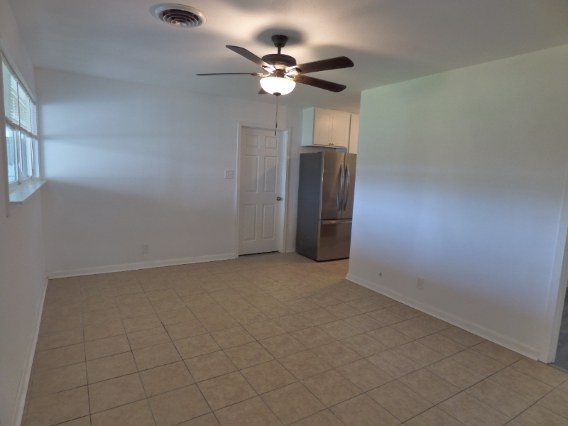 3627 Bowling Ln - Photo 2 of 11