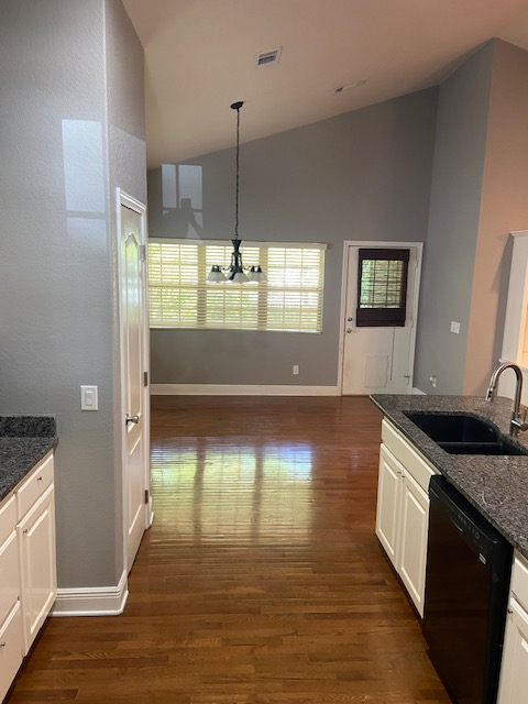 305 Lakeside Rd - Photo 2 of 13