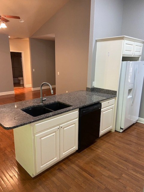 305 Lakeside Rd - Photo 3 of 13