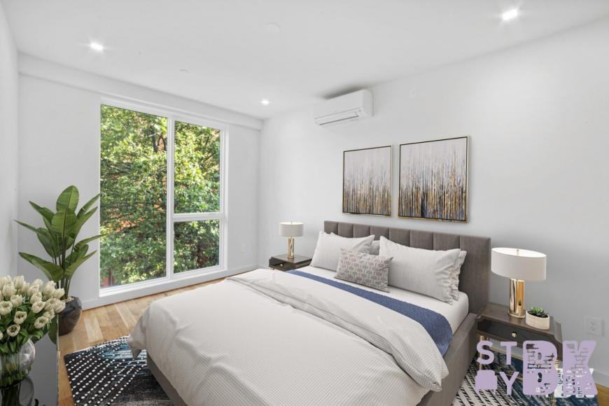522 Grand St - Photo 6 of 9