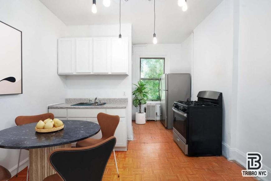 102 Baltic Street - Photo 5 of 7