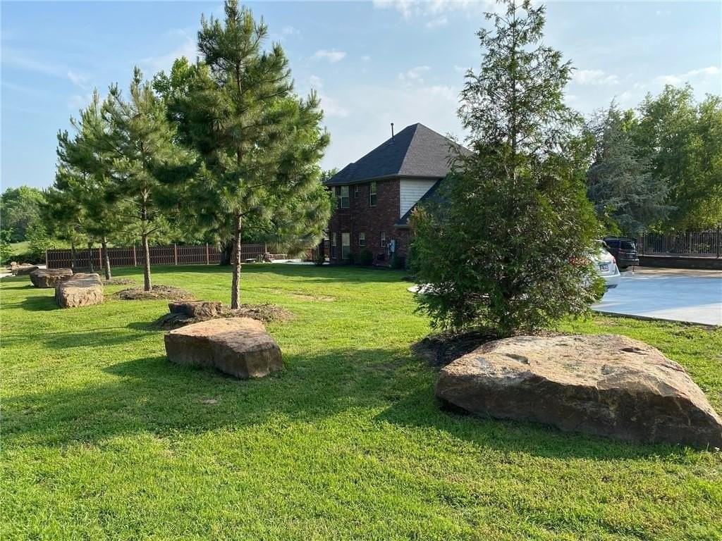 6445 Dearing Rd - Photo 3 of 22